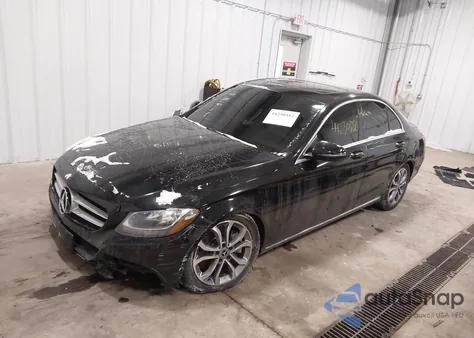 2018 Mercedes-Benz C 300 из США, поврежденный, VIN 55SWF4JBXJU244840
